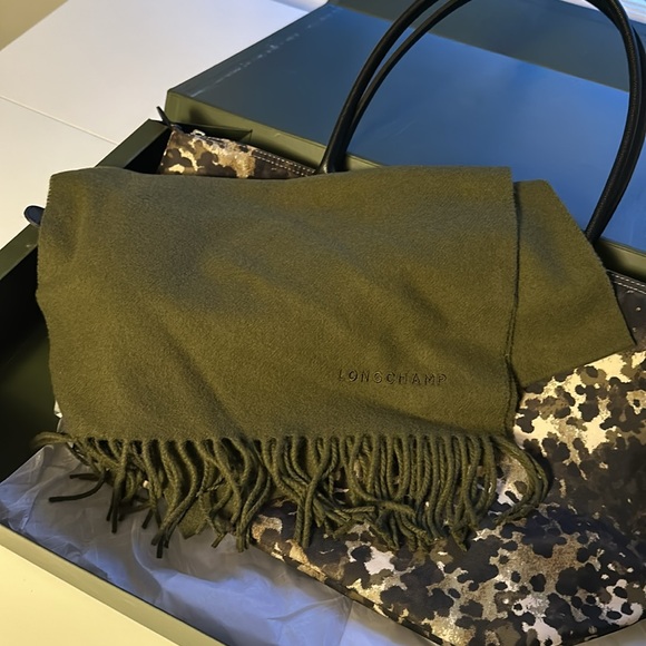 Longchamp Gift Set - Pliage Tote, Cosmetics Case and Scarf - Picture 4 of 5